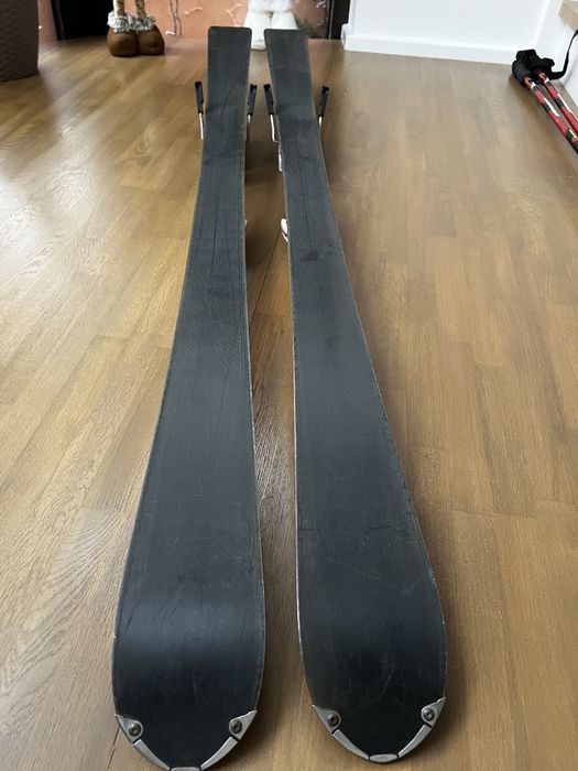 Set Schiuri Atomic 151cm si bețe 115 cm.