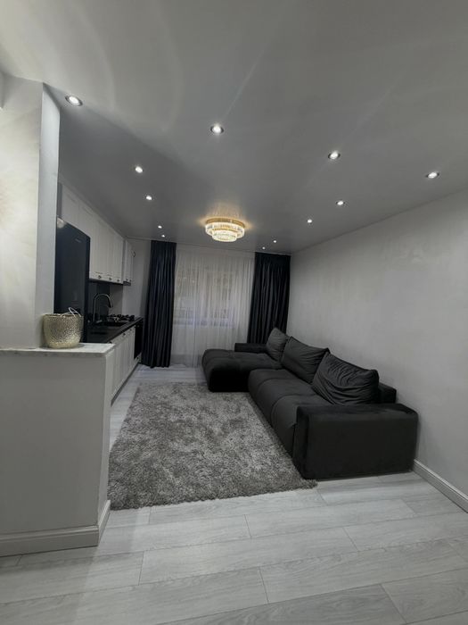 Vând apartament mobilat