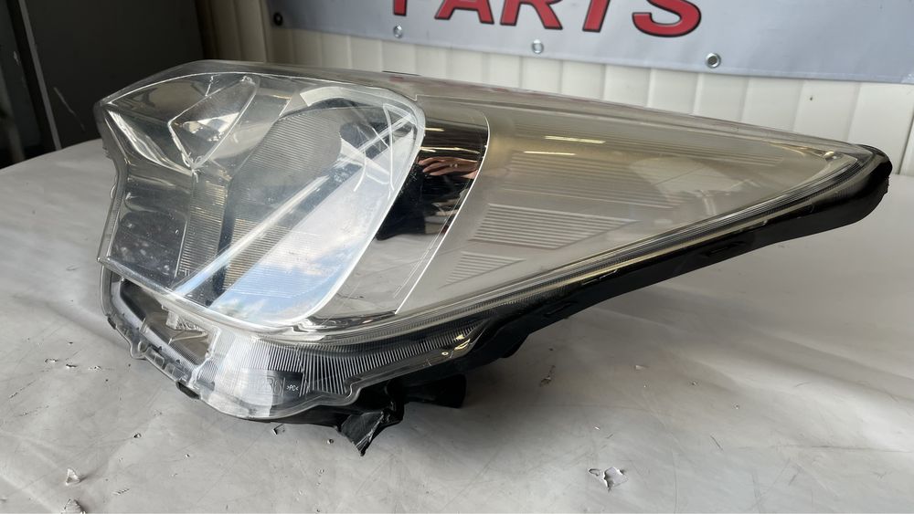 Ляв фар Toyota Verso S 2012-