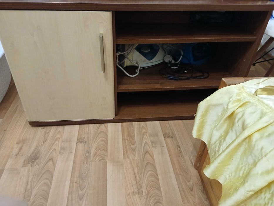 Дървено легло 350 лв ,Скрин за тв 200лв