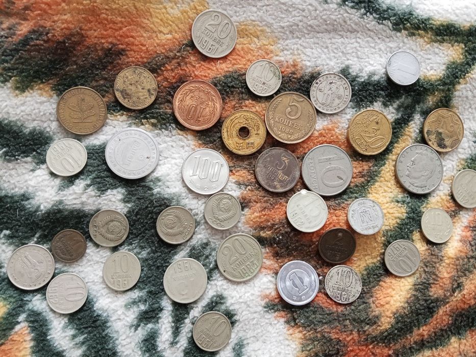 Продам манеты цену придлогайте сами