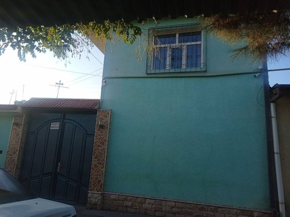 Продается двухэтажный дом.со всеми удобствами.Заходи и живи