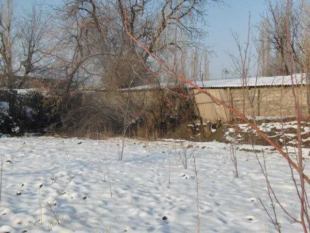 Жомбой шахрида зудлик билан участка сотилади!