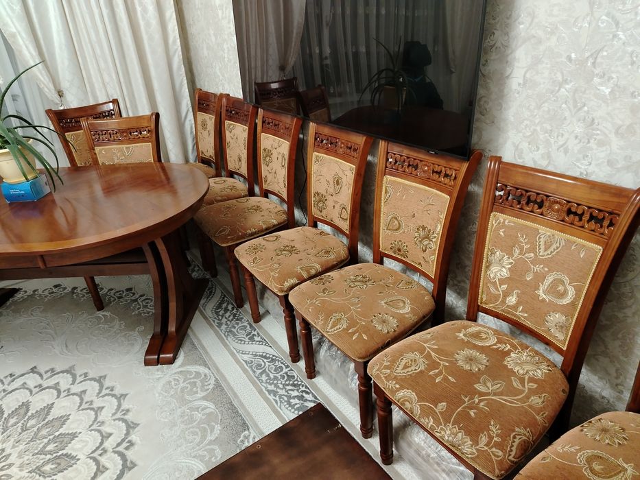 Стол со стульями