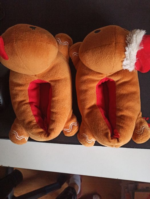 Papuci de casa ptr.copii - forma de omuleti de turta dulce