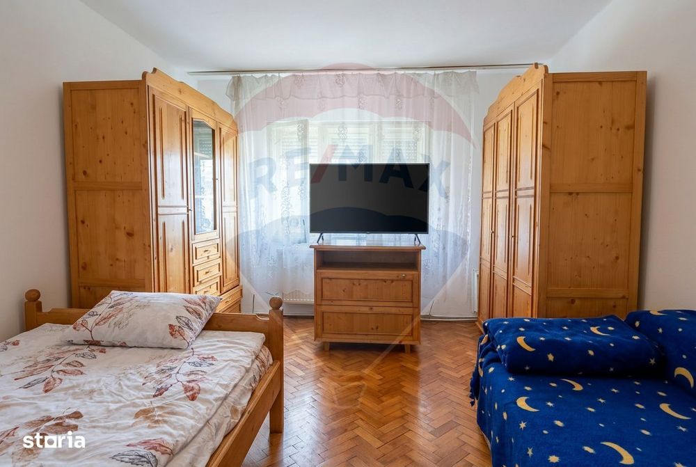 Casă cu 4 camere de vânzare - str. Morii
