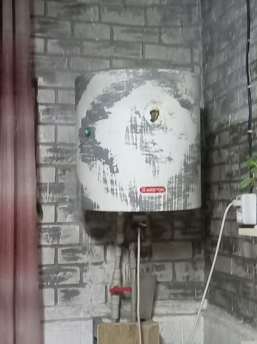 Продам бойлер Аристон
