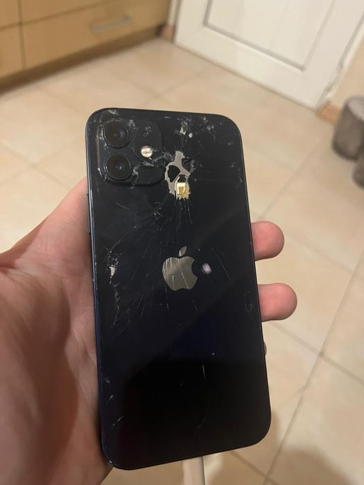 Продам Айфон 12 128гб