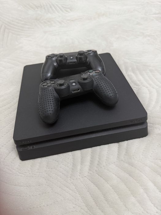 Игровая приставка PlayStation 4