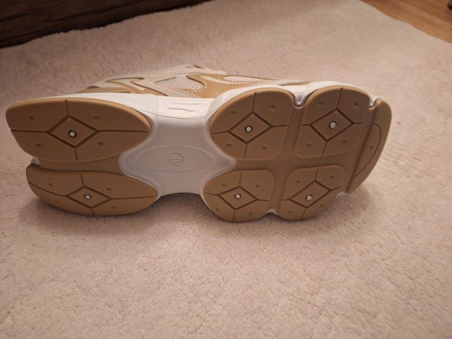 Дамски спортни маратонки