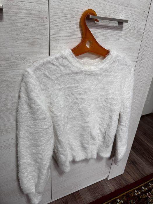 Продам белую кофту
