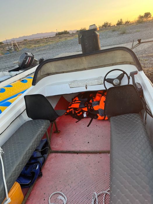 Лодка в подарок  банан и диван