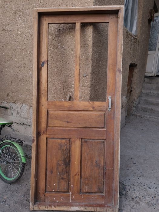 Eshik yaxshi holatdaturipti