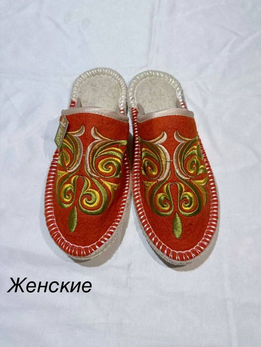 Домашние тапочки из натуральной шерсти.