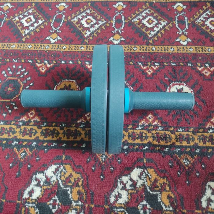 ролик для пресса (аб-роллер).