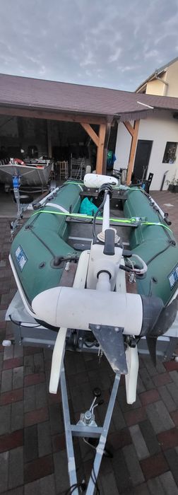 Vand ansamblu barca+motoare+remorca !