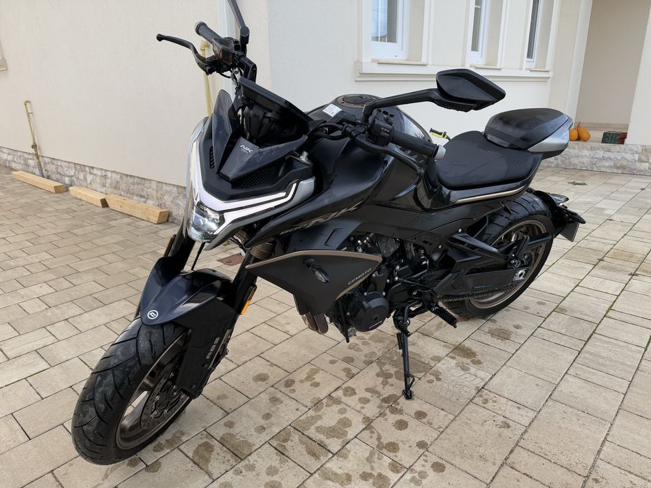 Cf moto 800 NK..