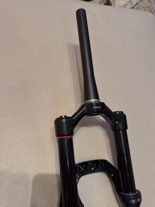 Вилка RockShox Psylo Gold Isolator RC 29" DebonAir 140 Tapered Boost