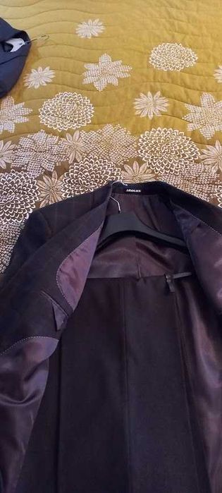 продавам мъжки костюми