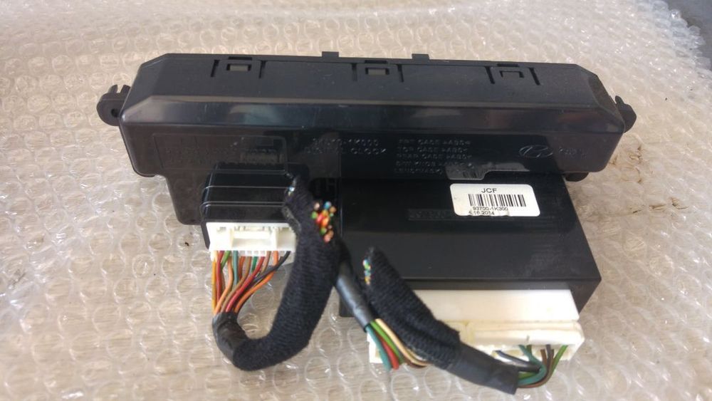 display cu butoane avarii si blocare usi  hyundai ix20 dupa 2011 94510-1k000