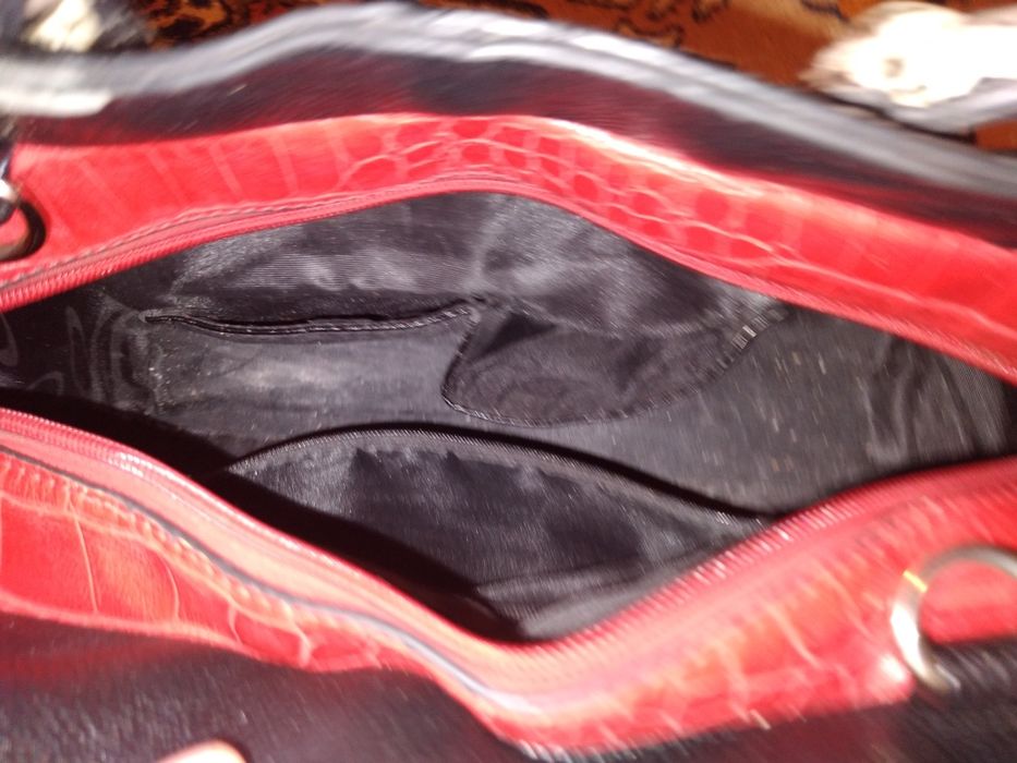 Қоңыр қызыл сумка