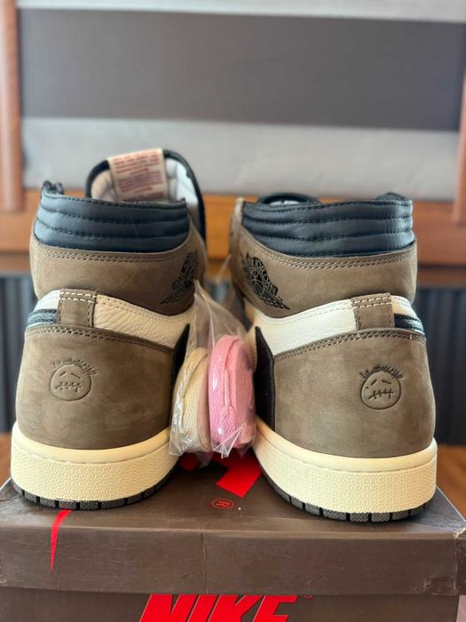 Jordan 1 High "TRAVIS SCOTT" 47.5 EUR + Кутия + Връзки