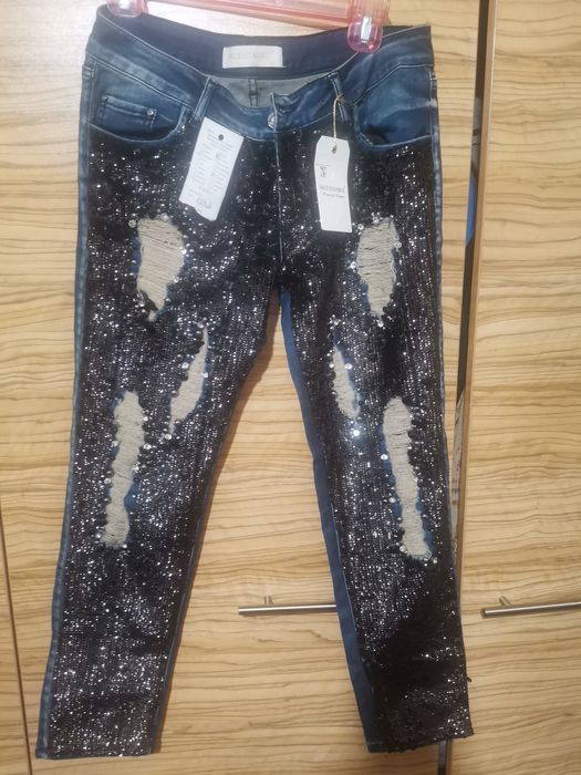 Дънки с пайети и камъни