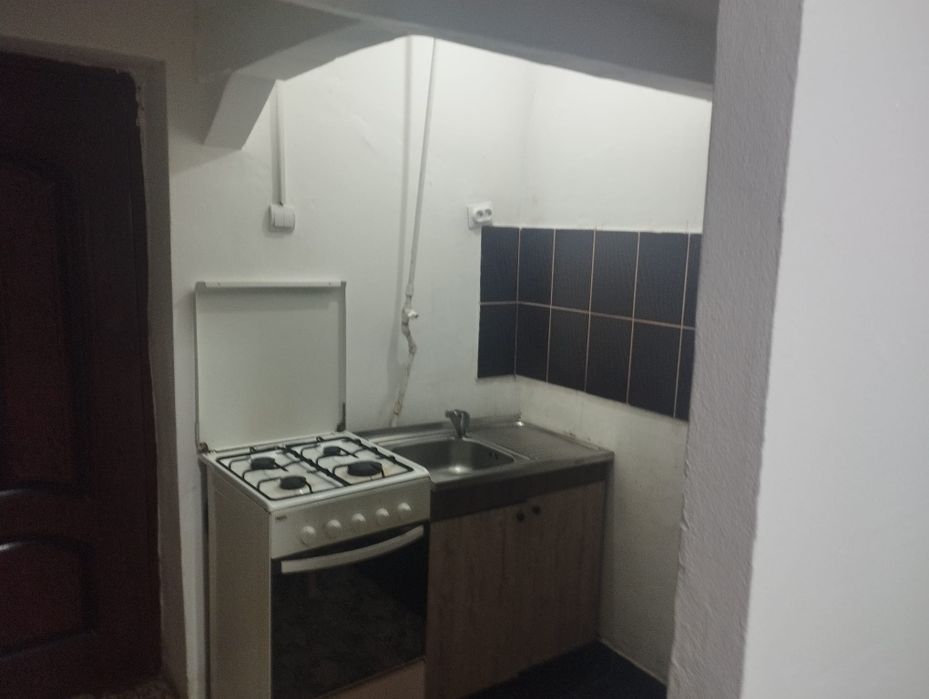 Închiriez garsionera