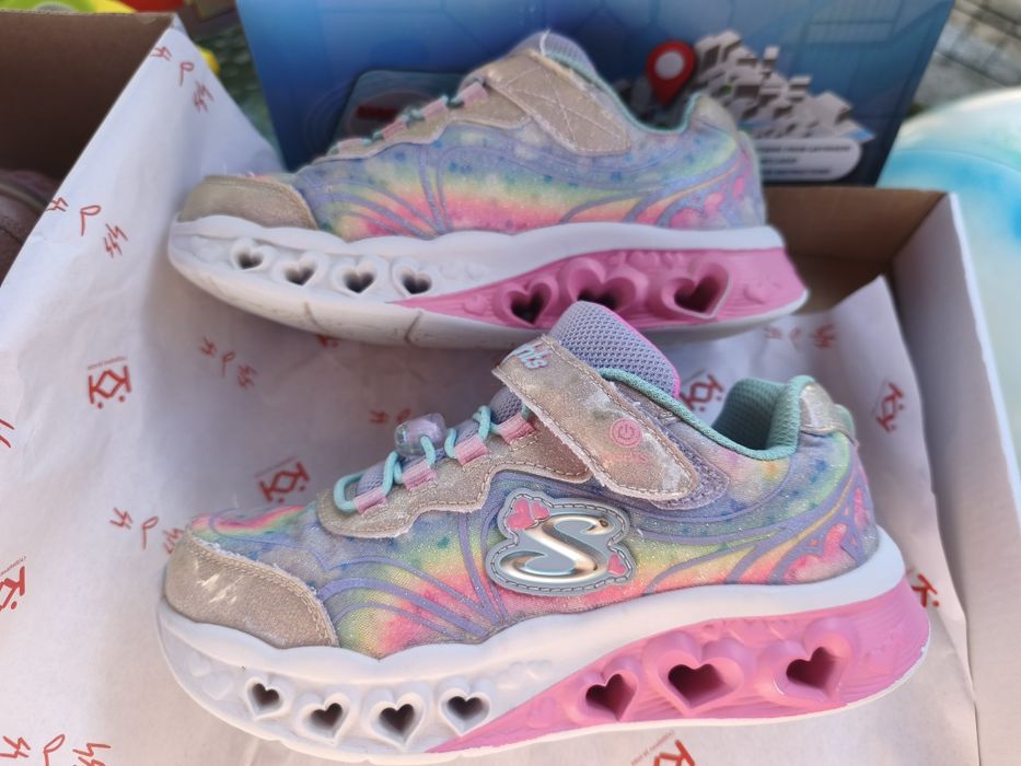 Детски  маратонки Skechers Heart Lights за момиче, 30 номер