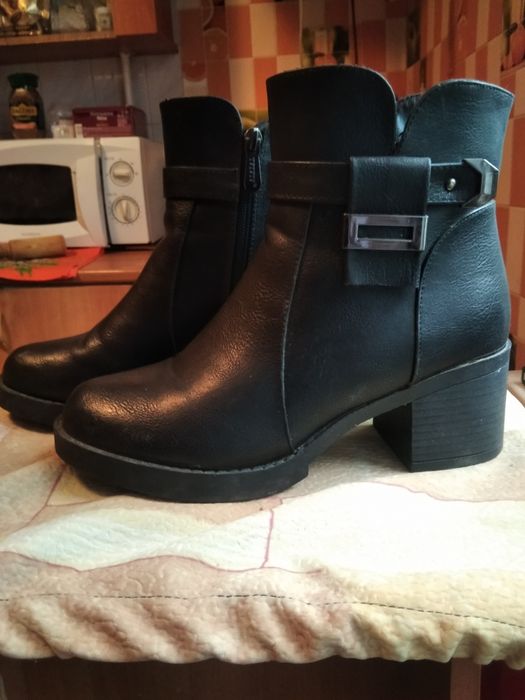 Продам женские сапожки