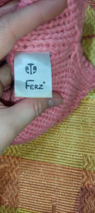 Продам одежду на девочку(кофту и шапку)