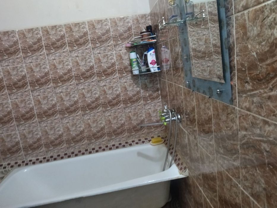 1xonalik kvartira sotiladi 14-mikrarayon 7-uy 11-xonadon narxi kelishi