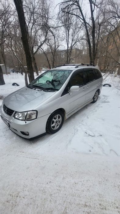 Нисан либерти 1999