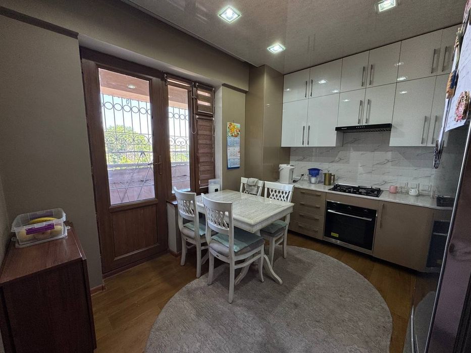 Продается 3 -х комн квартира. Своя просим маклеров не беспокоить