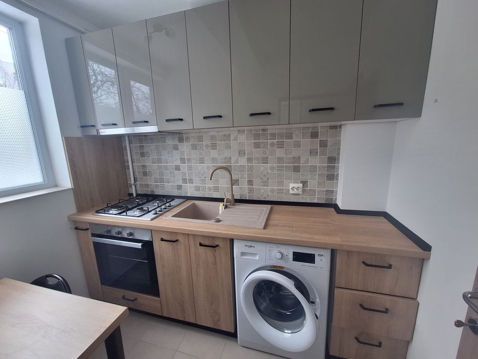 Închiriez garsoniera recent renovată, lângă școală nr 5