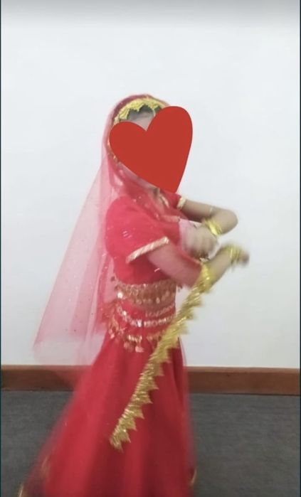 Платье деткое продам