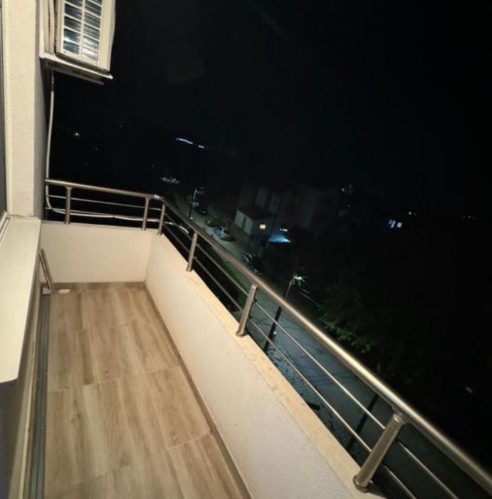 Тристаен  апартамент под наем 670  Евро