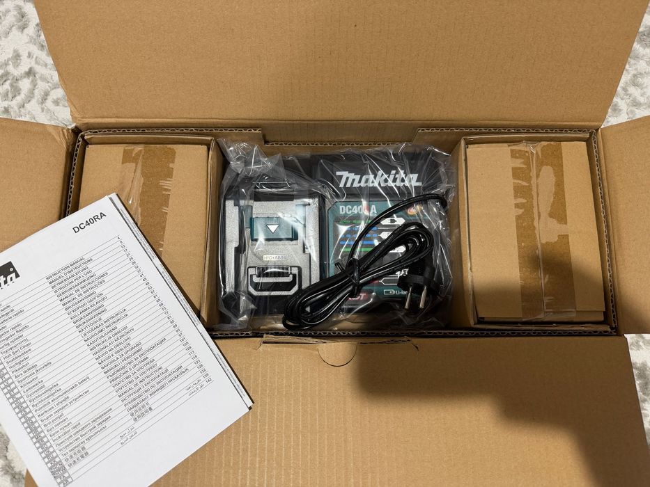 Acumulatori si incarcator Makita XGT 40 V 4 Ah