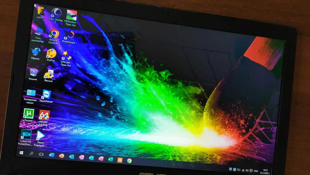 Чудесен Лаптоп ASUS в Отлично състояние отлично работещ 15,6 инча