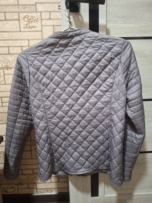 Ветровка стального цвета