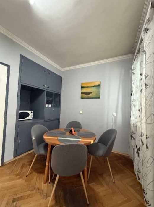 Дава се под наем Тристаен апартамент в София, Център - 92 кв.м за 650 € - Снимка #2