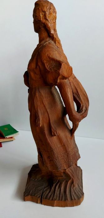 ГОЛЯМА ФИГУРА ЖЕНА В Народна Носия Статуетка Дърворезба