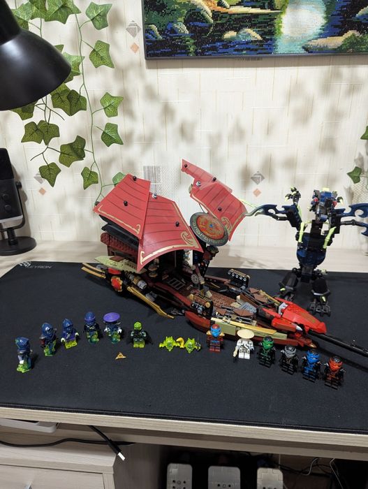 Продам ориг Лего 2015