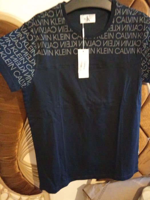 Tricouri diverse modele