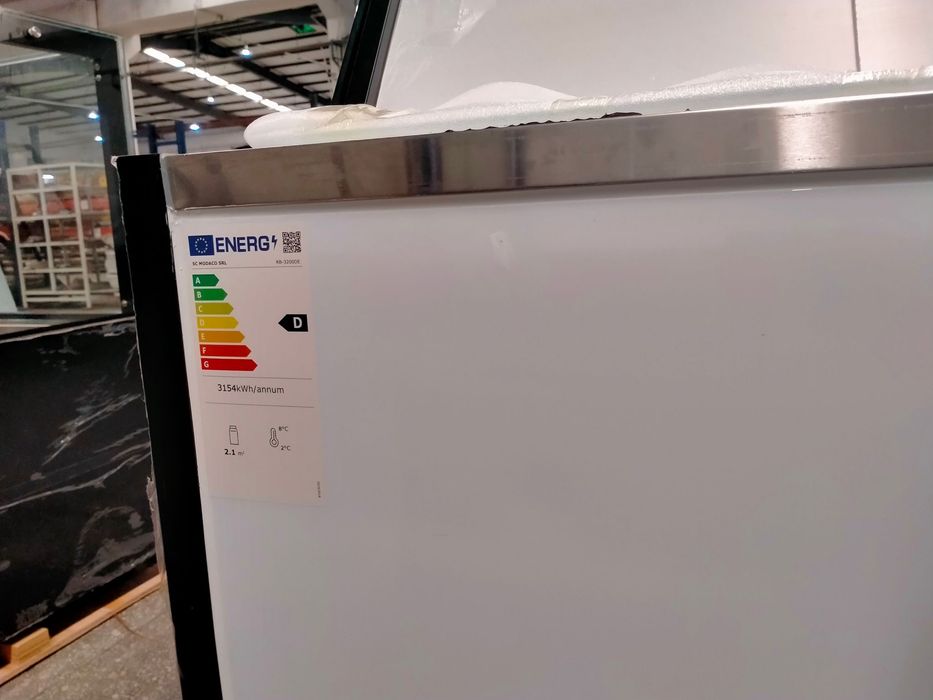 Votrina frigorifica geam drept si spatiu de depozitare