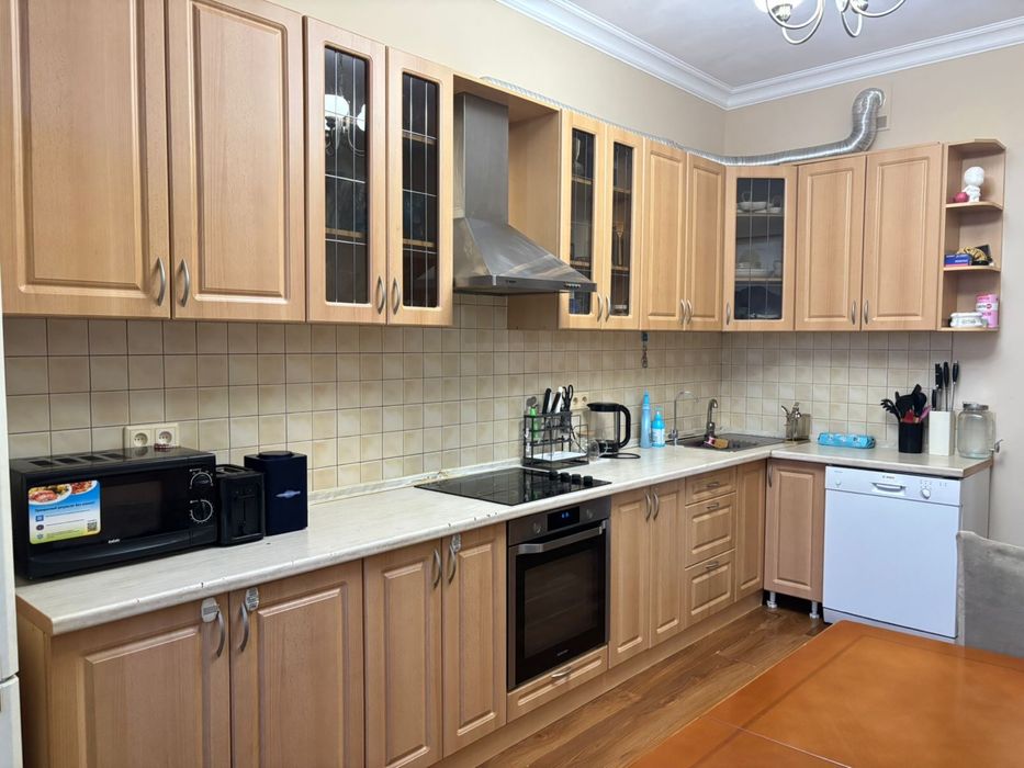 Продам кухню вместе с техникой срочно