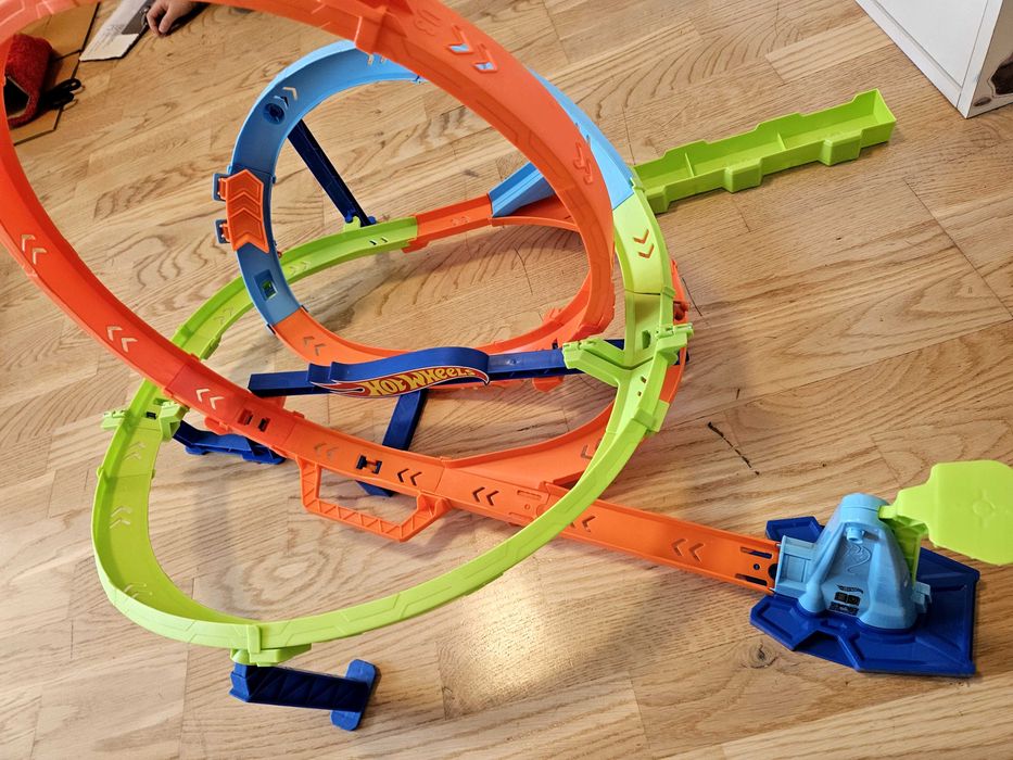 Hot wheels екстремен лупинг писта
