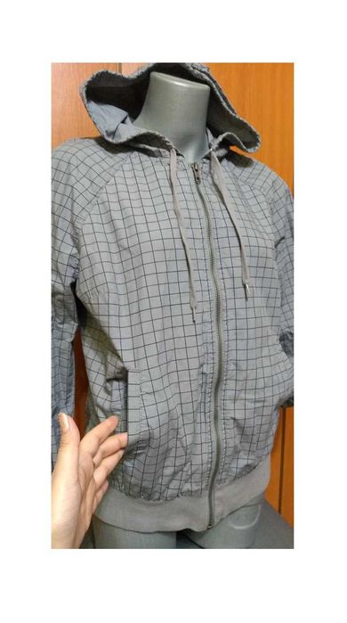 Jacheta/Geaca subtire antivant H&M Divided UK, gri cu gluga+buzunare