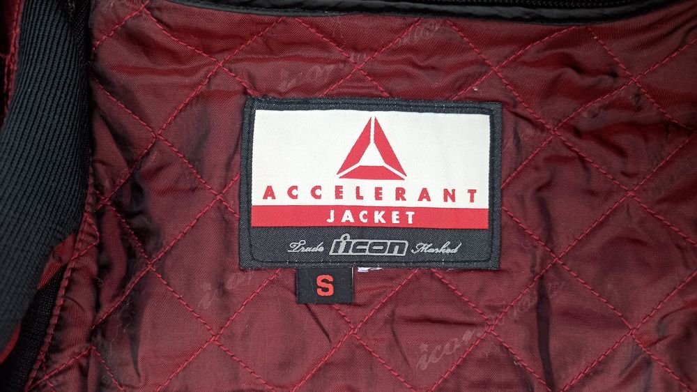 Vând geaca moto ICON Accelerant