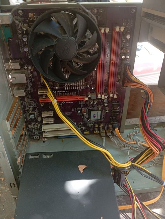 Блок питания Avt 550w материнская плата ddt2 кейс и 2 dvd rom